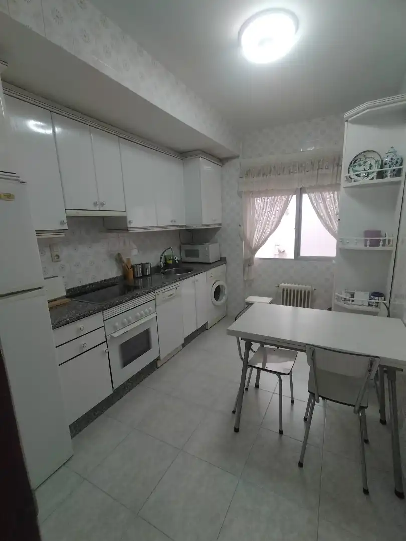Habitación 93 m², Ourense