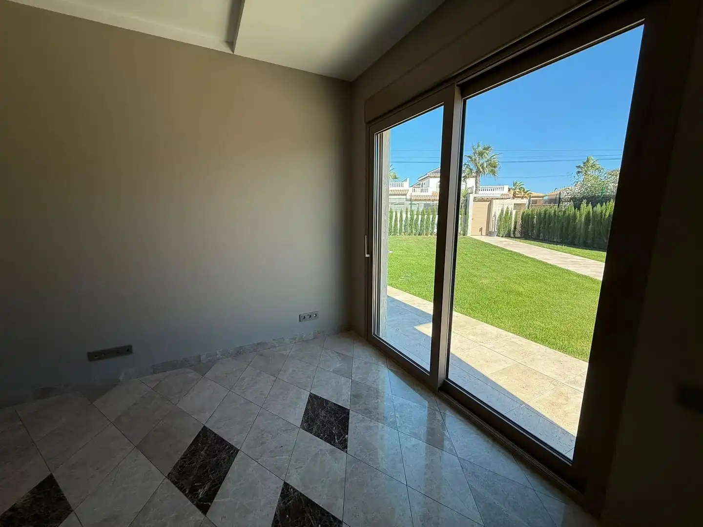 Будинок 1100 м² у Torrevieja