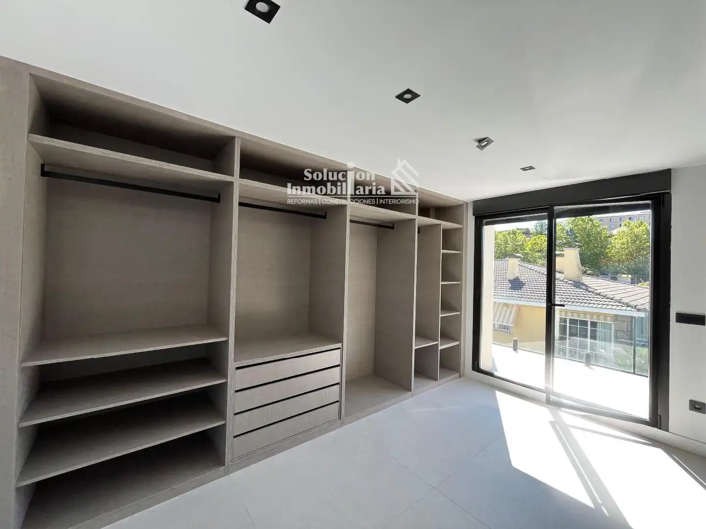 Pis de 500 m² a Villamayor