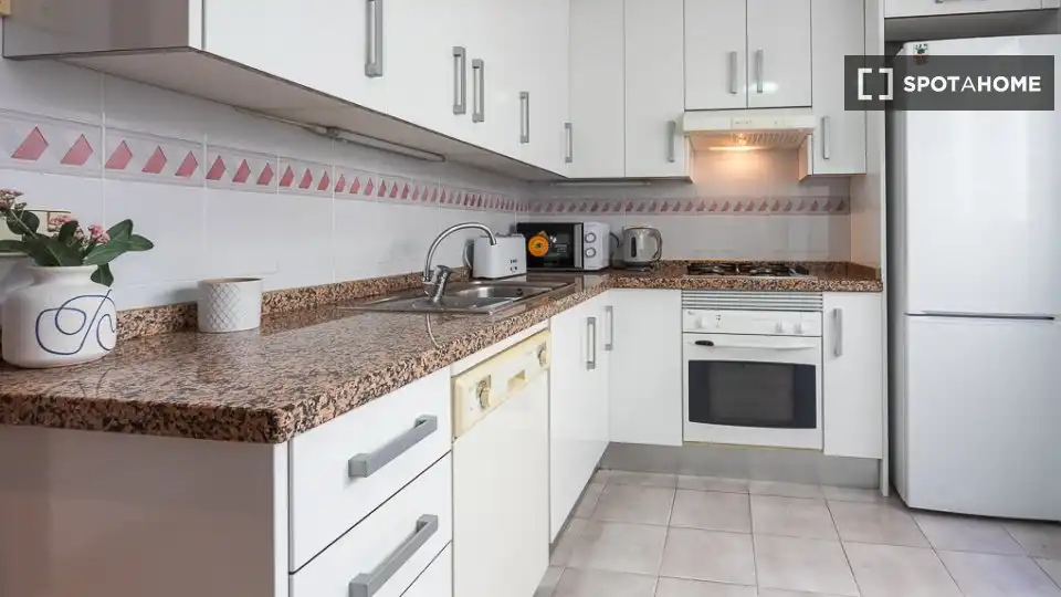 Habitación 150 m², Alicante