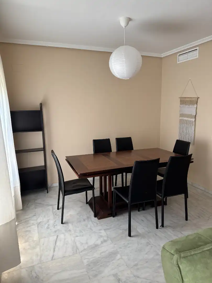 Piso de 140 m² en Sevilla