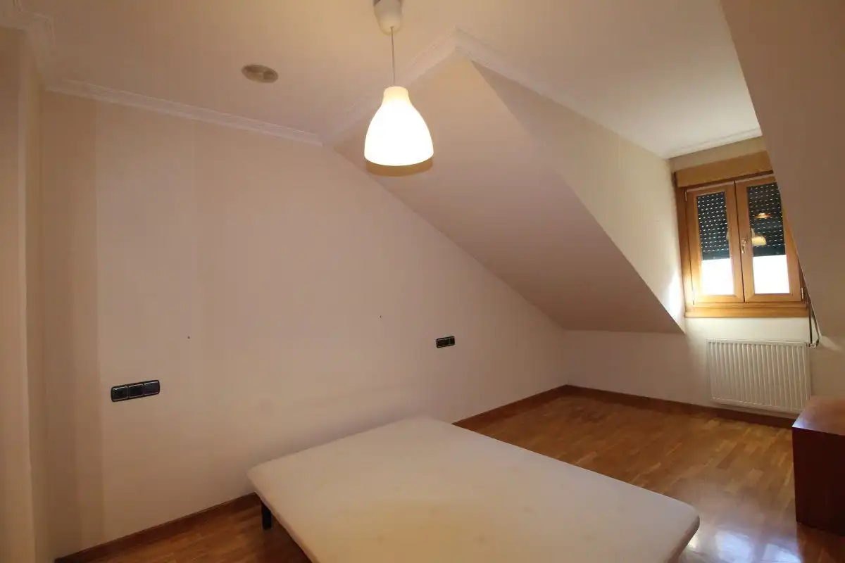 Piso de 60 m² en Oviedo
