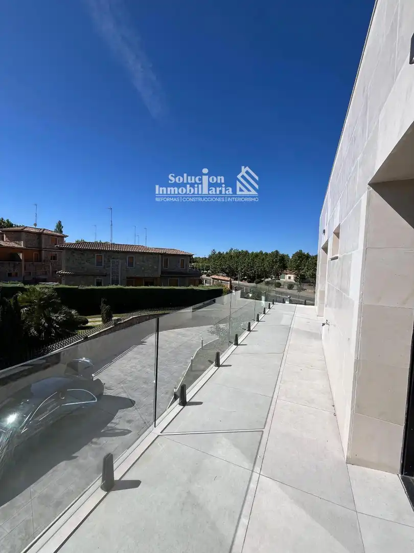 Pis de 500 m² a Villamayor