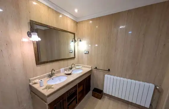 Habitación 504 m², Linares