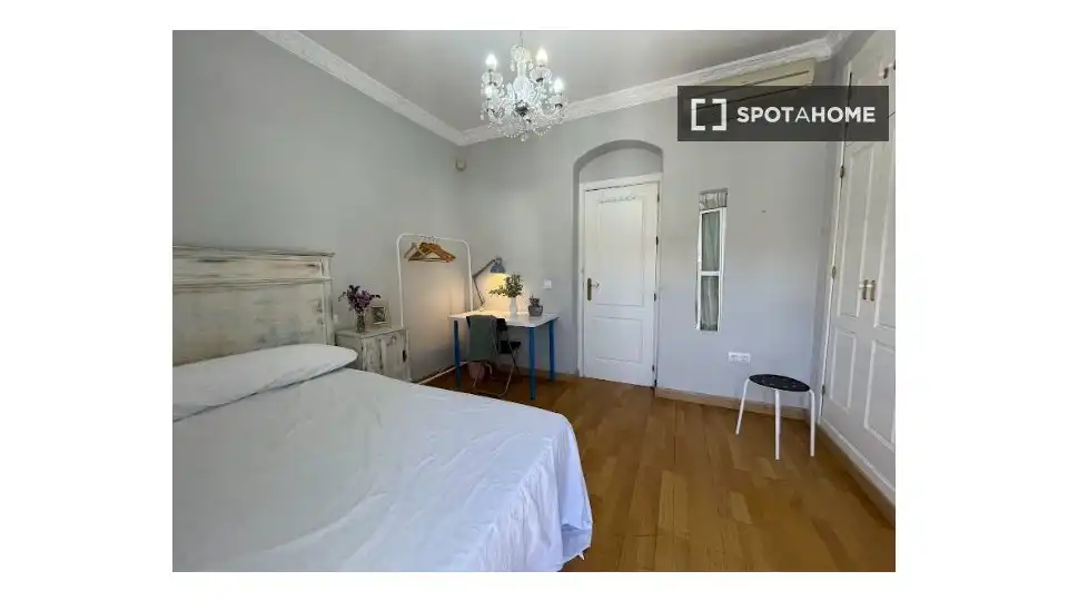 Habitación 345 m², Sevilla