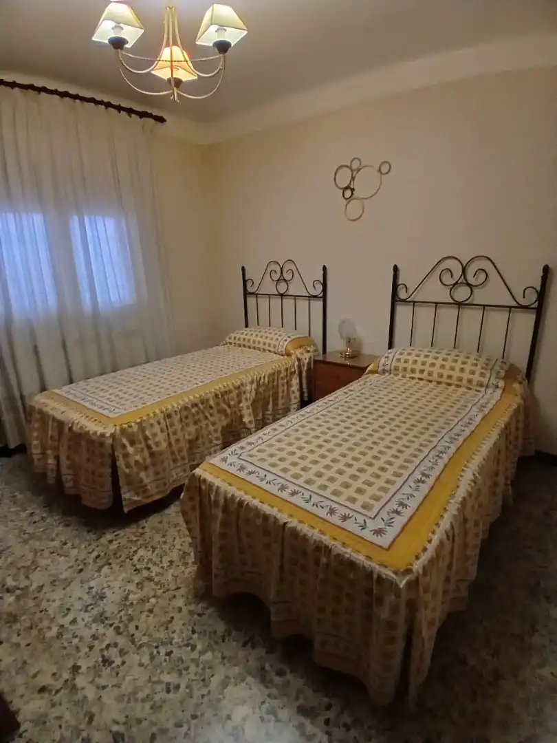 Chambre 106 m², La Almunia de Doña Godina