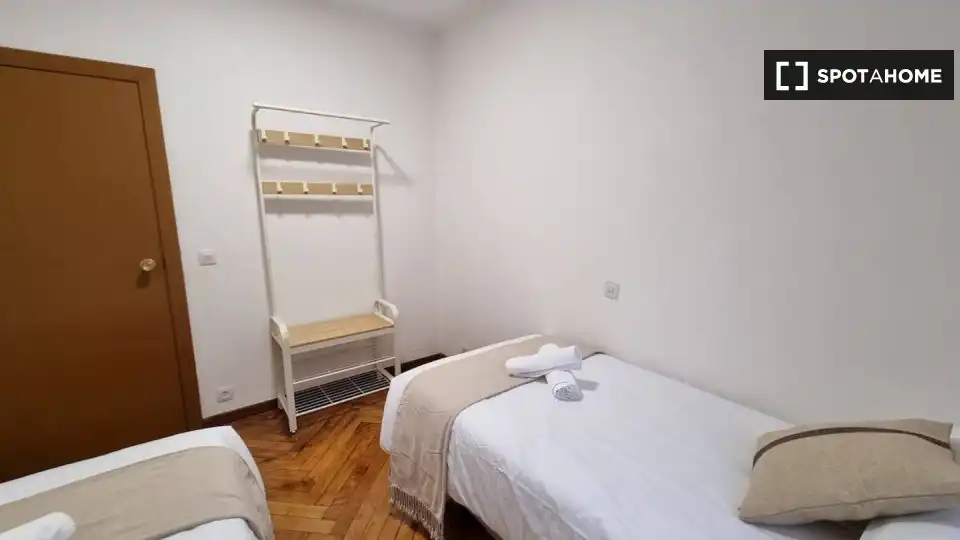 Habitación 74 m², Oviedo