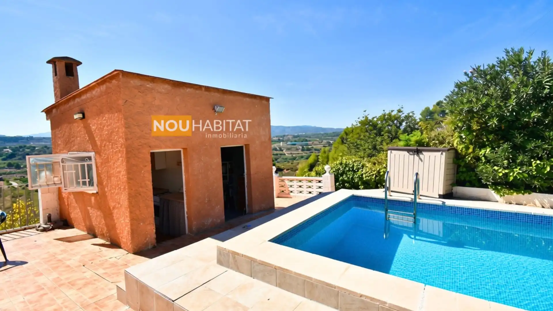 Haus 61 m² in Montroi / Montroy
