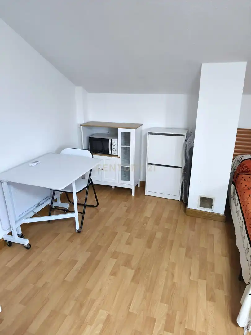 Appartamento 28 m² a Velilla de San Antonio