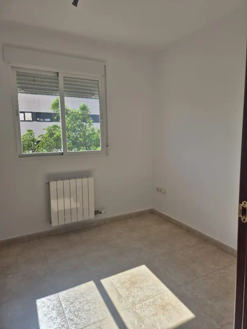 Piso de 89930 m² en Granada