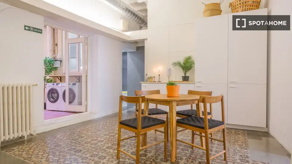 Habitación 350 m², Barcelona