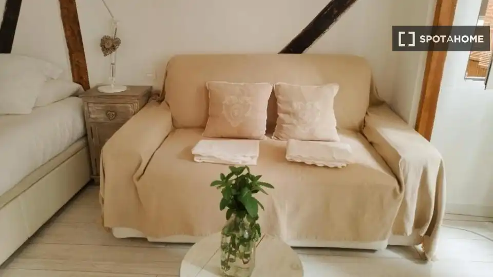 Habitación en alquiler, Mundaca