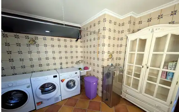 Habitación 504 m², Linares