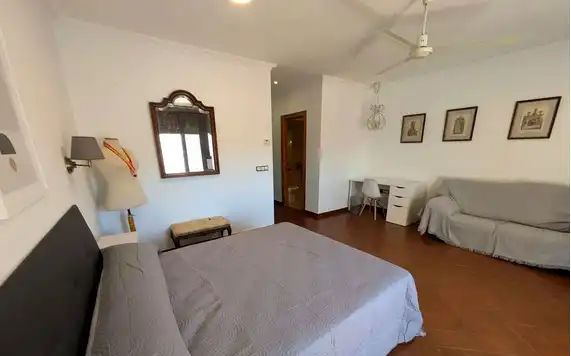 Habitación 504 m², Linares