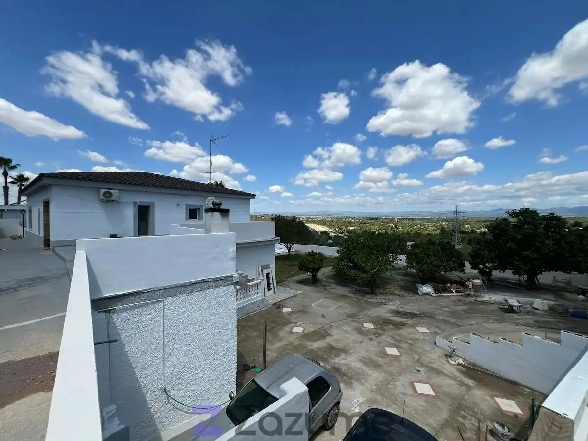 Casa de 320 m² en Manises