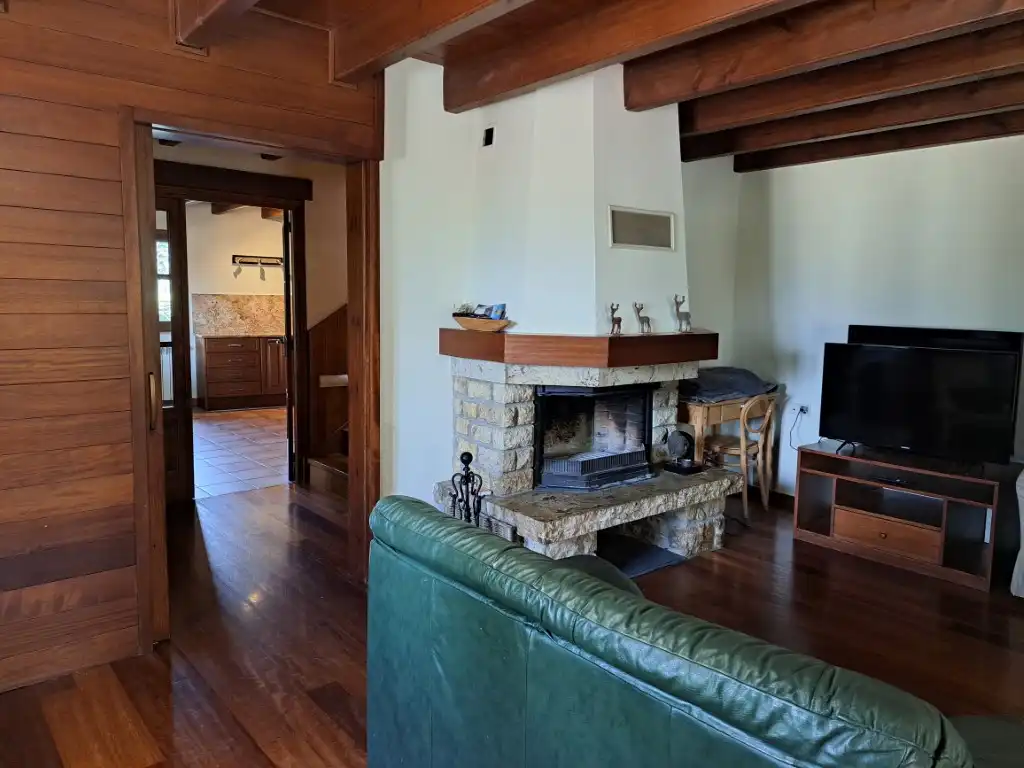 Casa de 240 m² en Das