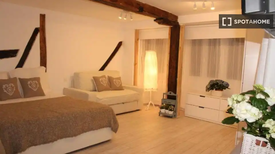 Habitación en alquiler, Mundaca