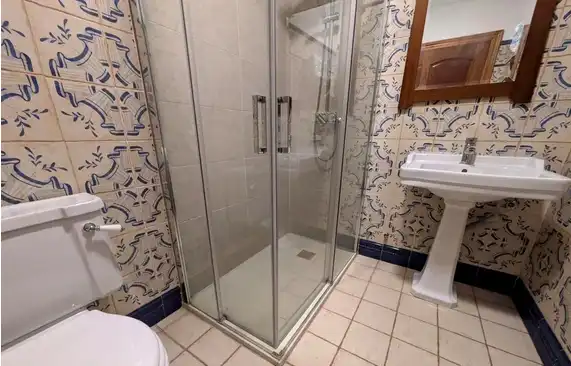 Habitación 504 m², Linares