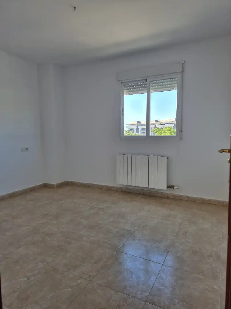 Piso de 89930 m² en Granada