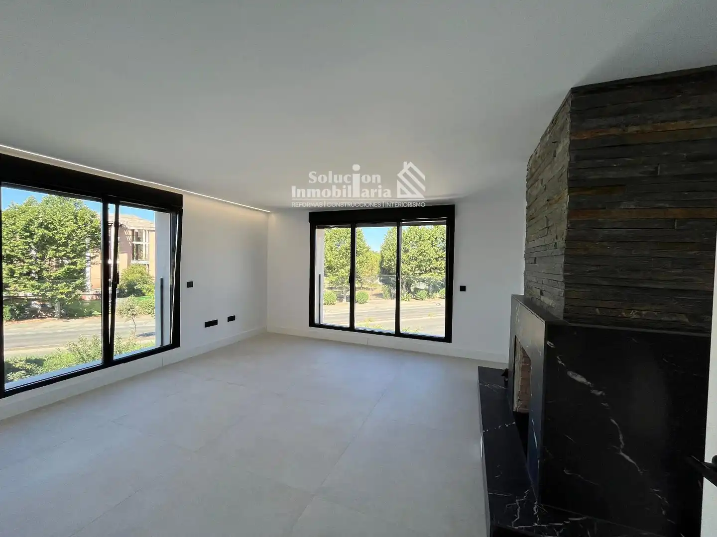 Pis de 500 m² a Villamayor