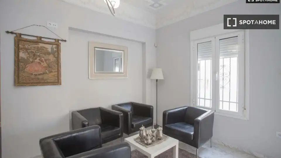 Habitación 345 m², Sevilla