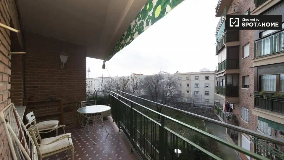 Кімната в оренду, Madrid