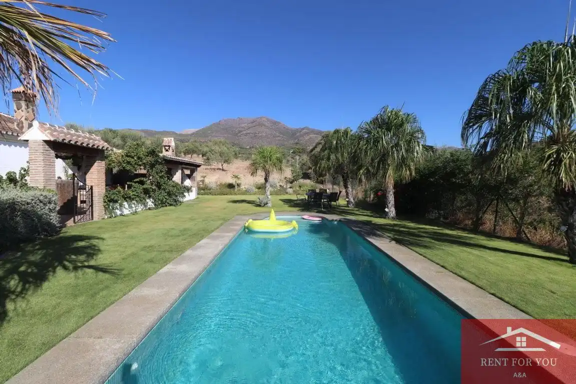 Casa de 110 m² en Alozaina