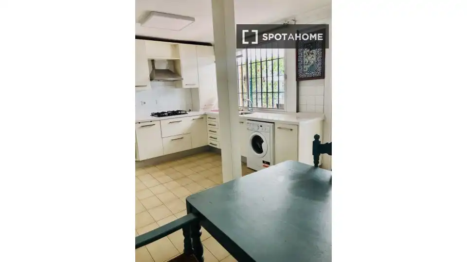 Habitación 232 m², Sevilla