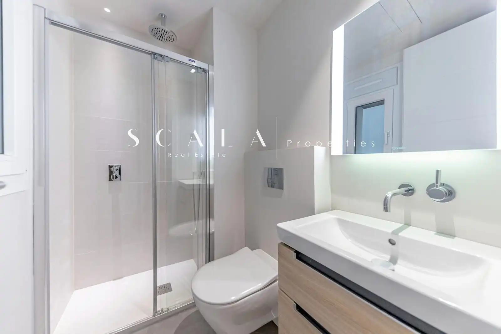 Appartamento 217 m² a Madrid