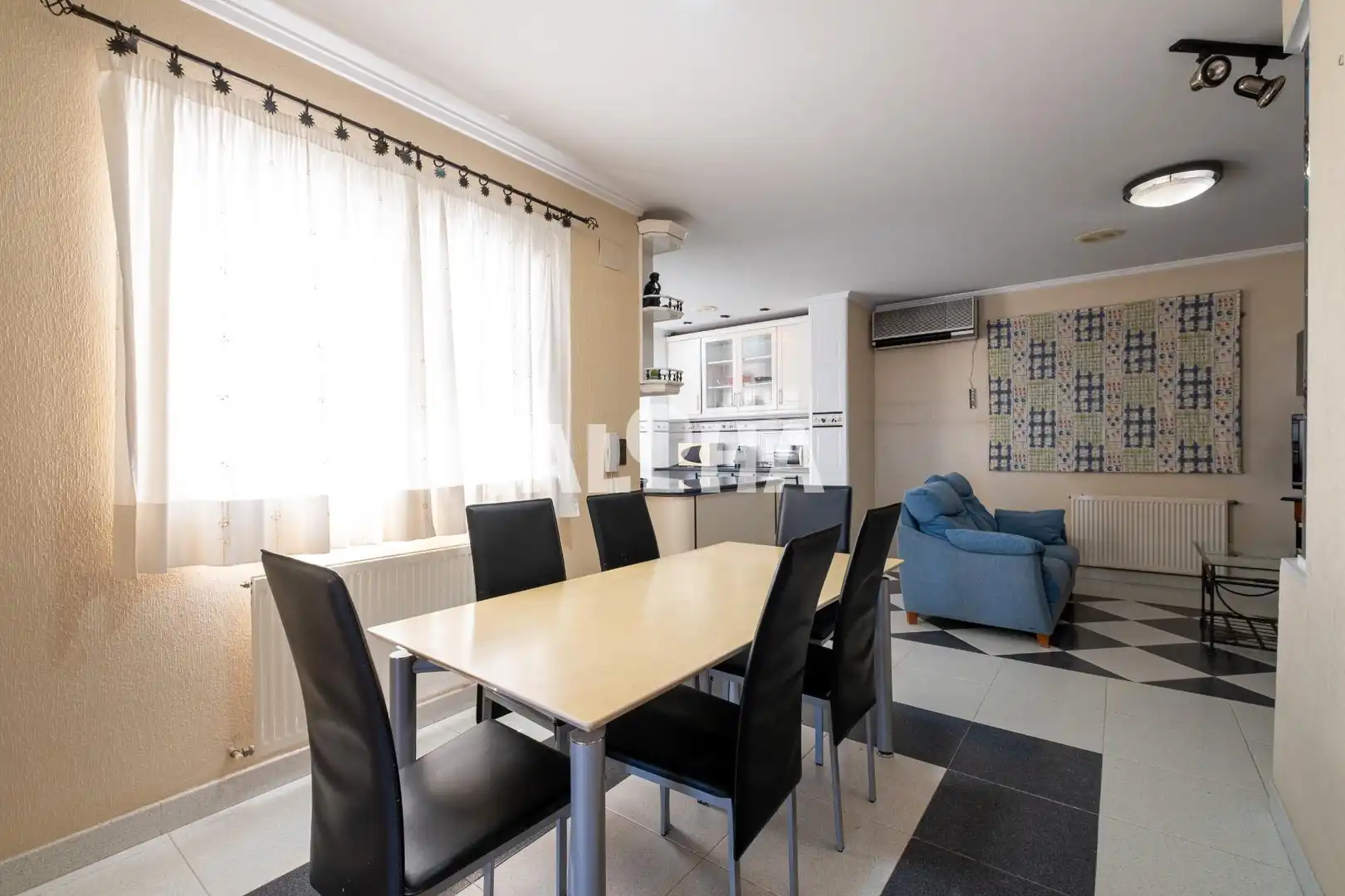 Habitación 346 m², Moncada