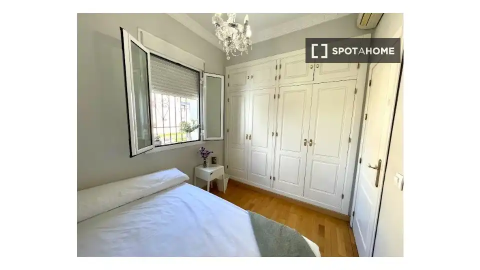 Habitación 345 m², Sevilla