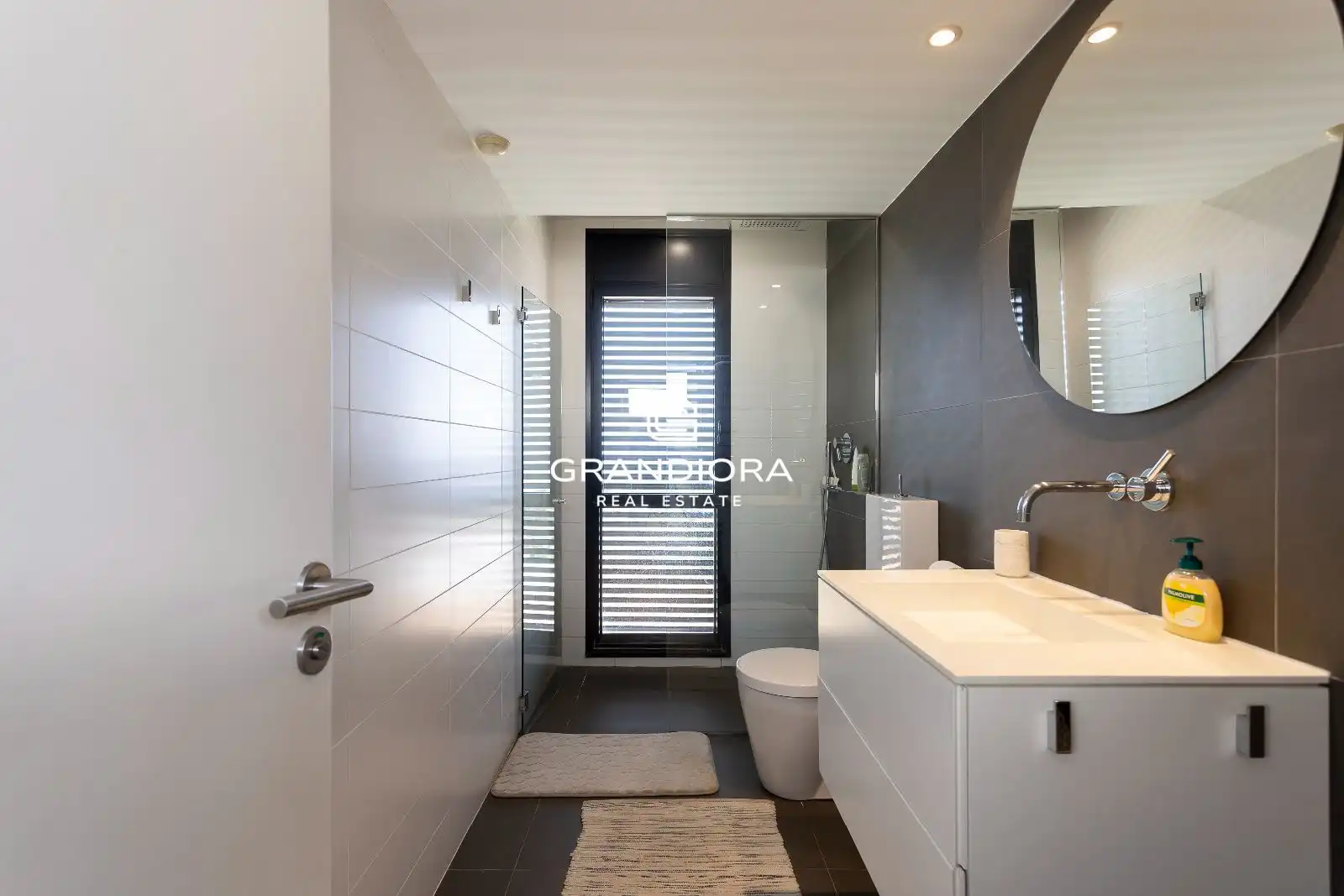 Piso de 450 m² en Población de Arroyo