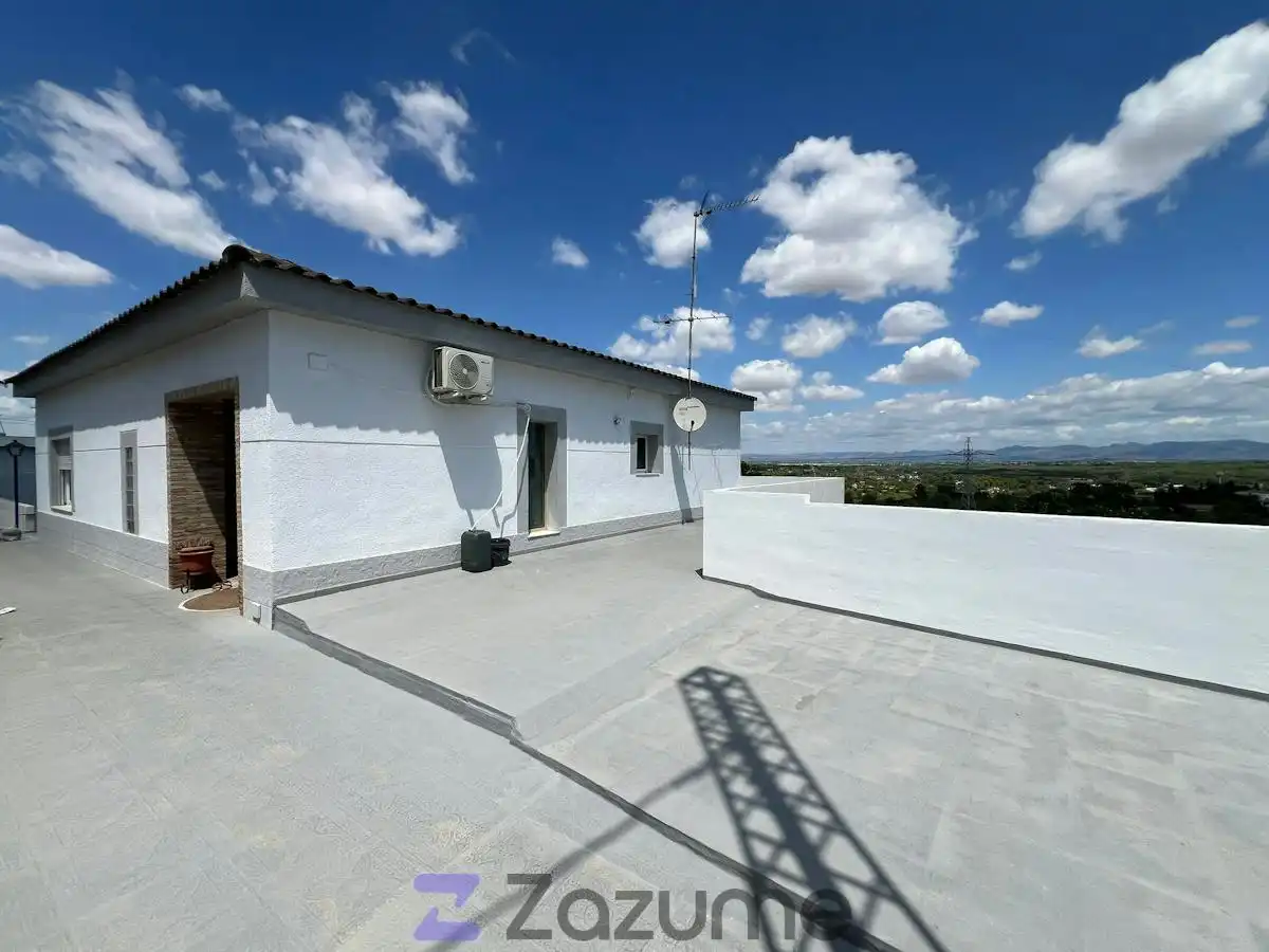 Casa de 320 m² en Manises