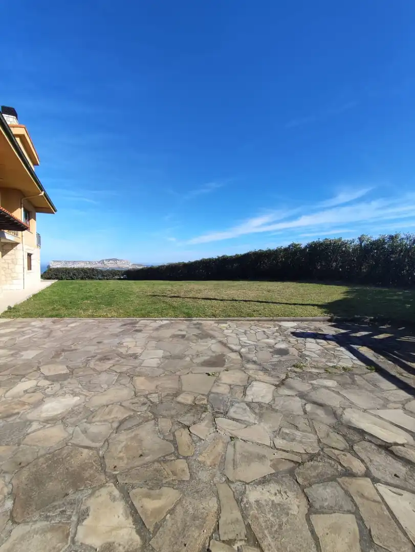 Wohnung 398 m² in Miengo