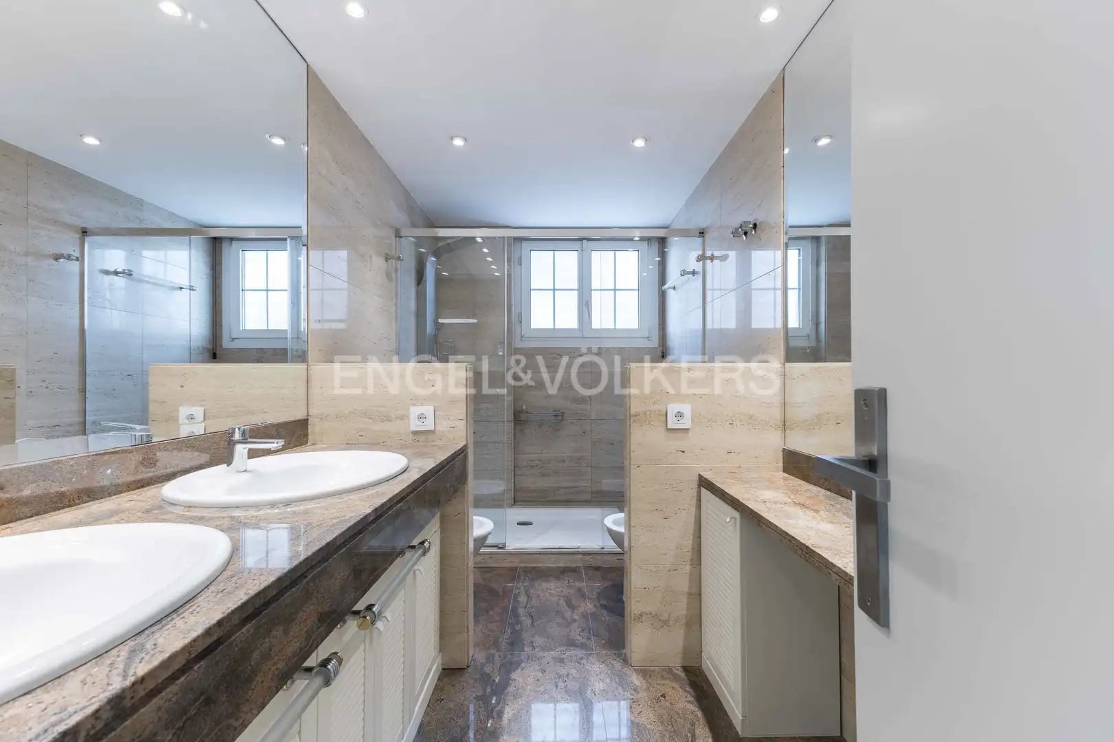 Будинок 440 м² у Esplugues de Llobregat