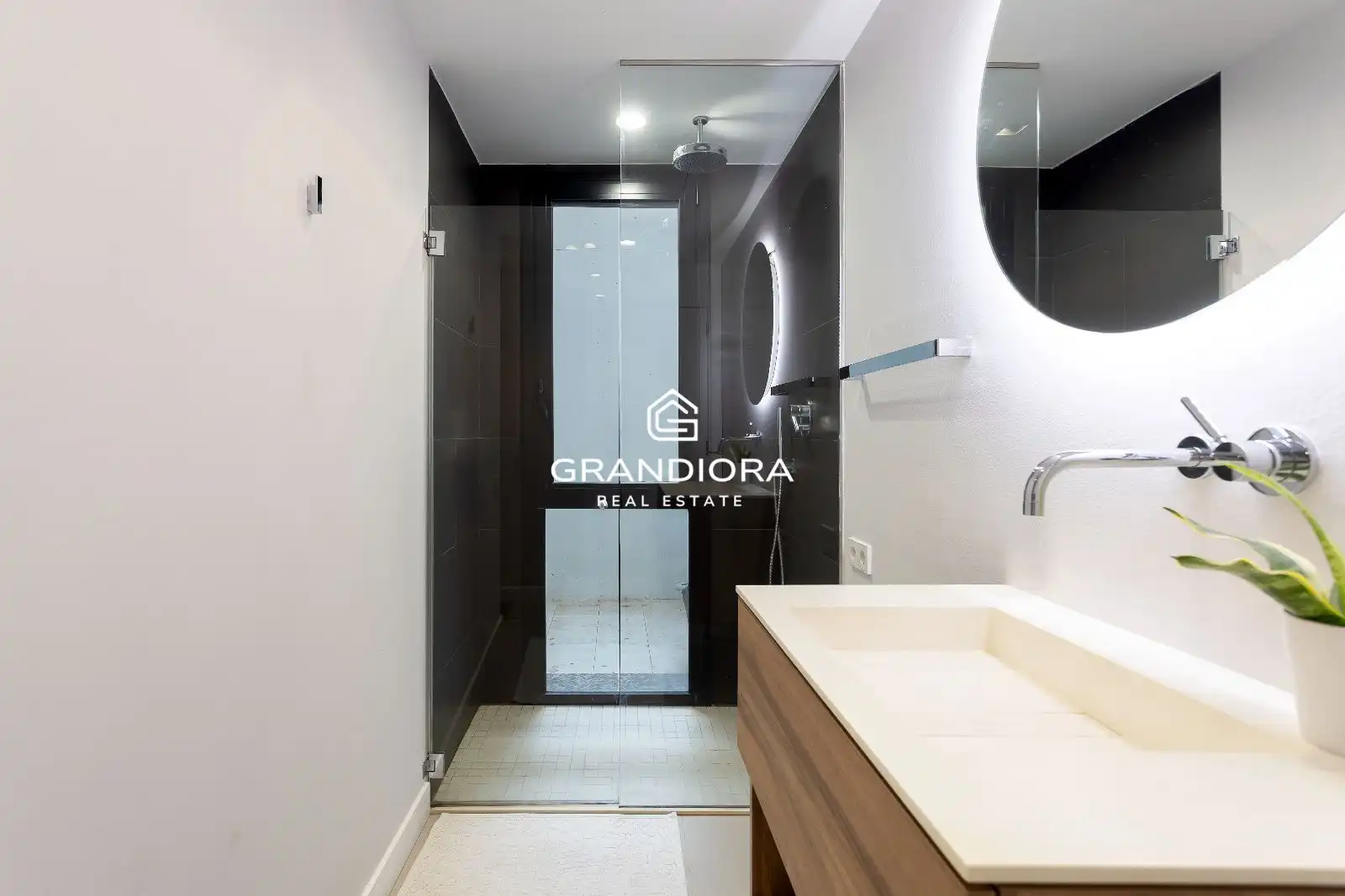 Piso de 450 m² en Población de Arroyo