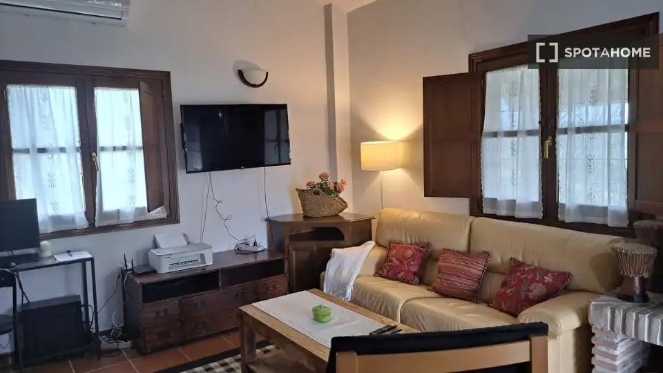 Habitación 127 m², Alozaina