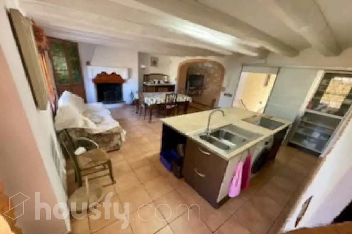 Casa de 263 m² en Mediona