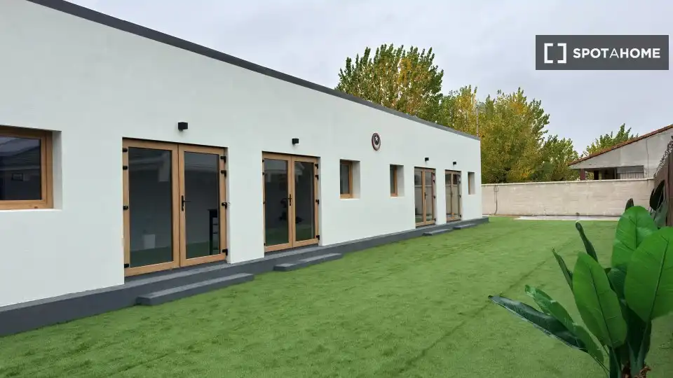 Habitación 150 m², Viana de Cega