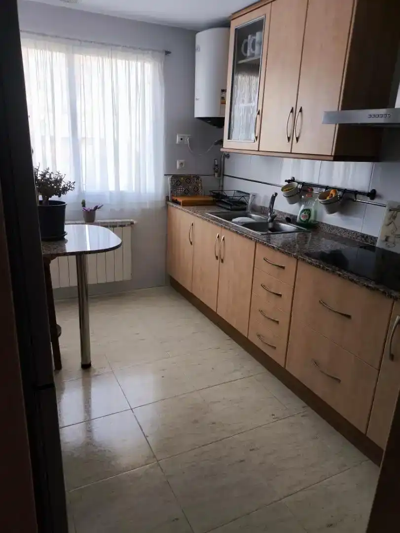 Habitación 90 m², Almansa