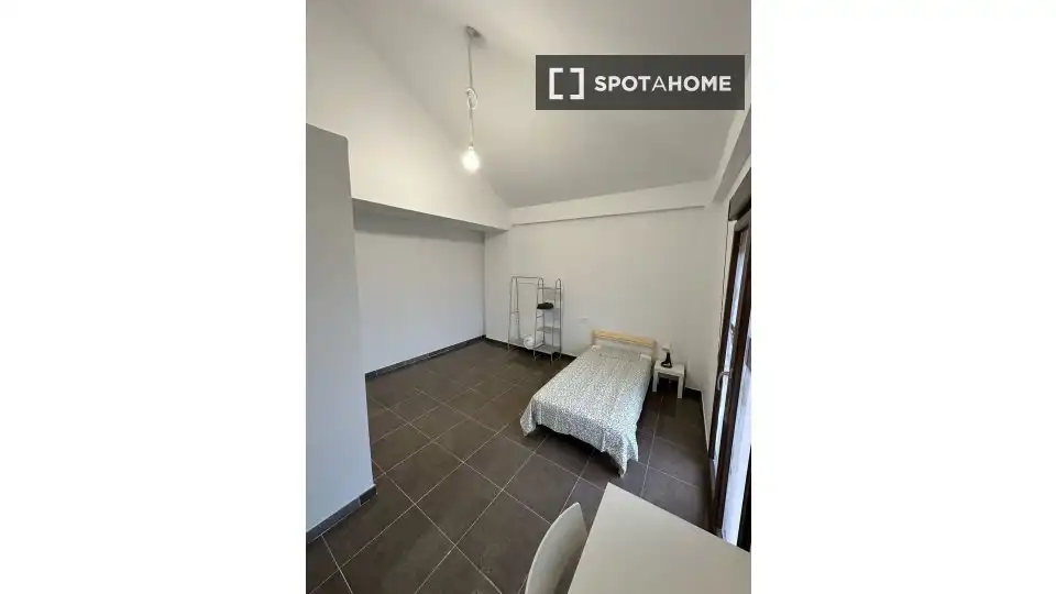 Habitación 1500 m², Granada