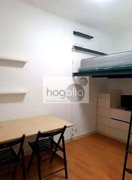 Piso de 80 m² en Sevilla