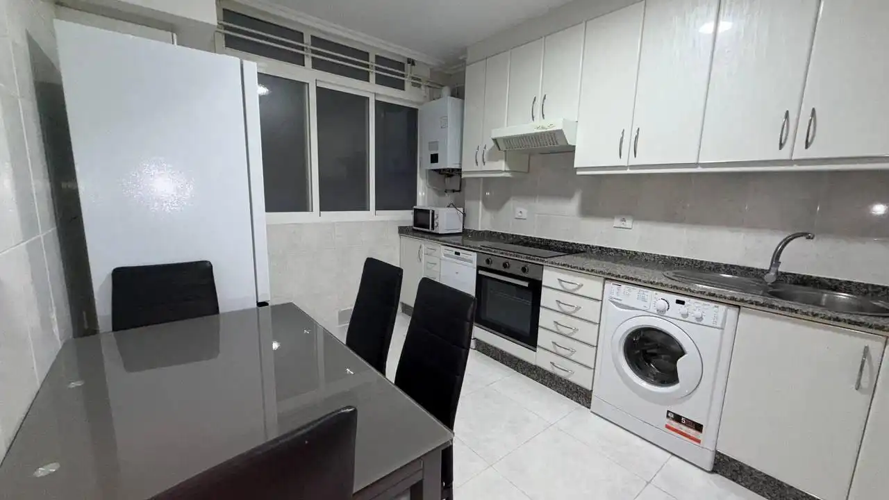 Piso de 95 m² en Ourense