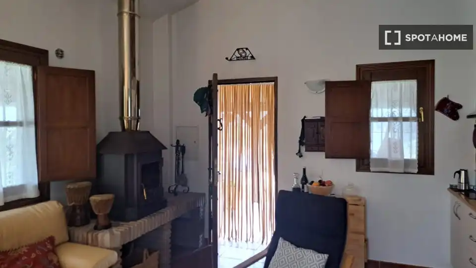 Habitación 127 m², Alozaina