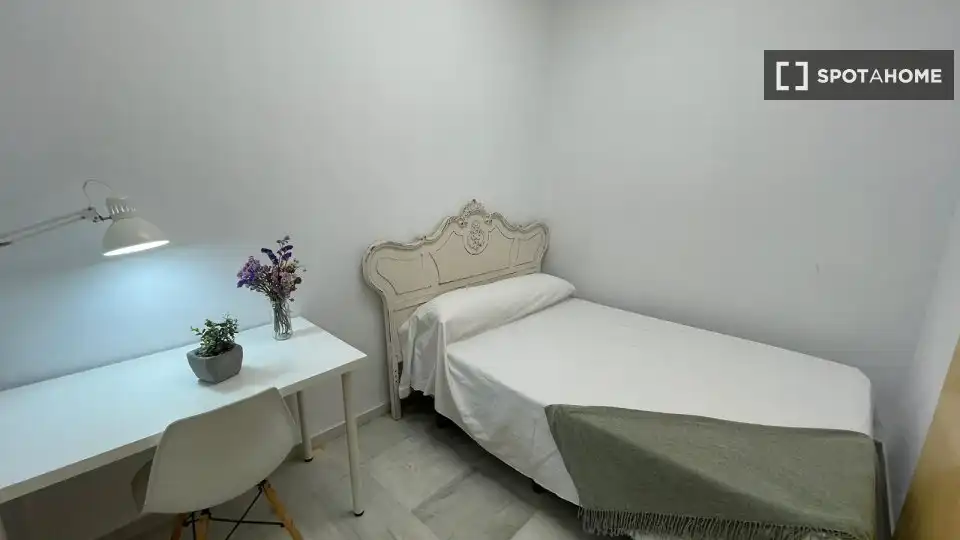Habitación 345 m², Sevilla