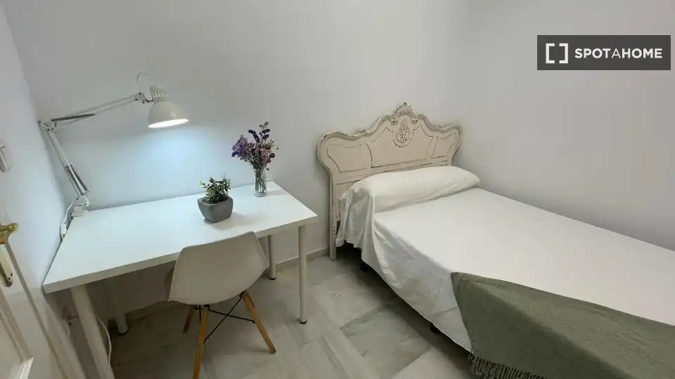 Habitación 345 m², Sevilla