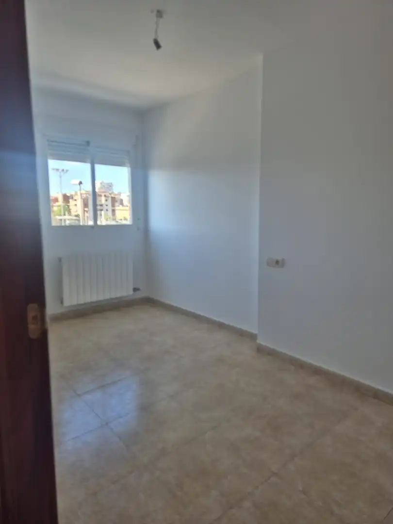 Piso de 89930 m² en Granada