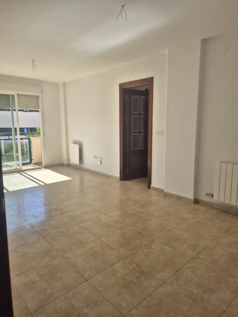 Piso de 89930 m² en Granada