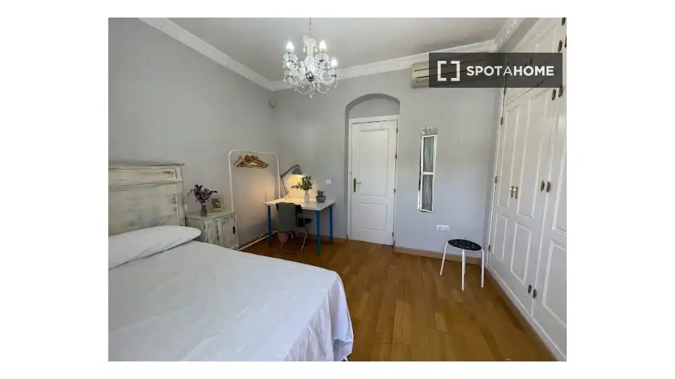 Habitación 345 m², Sevilla