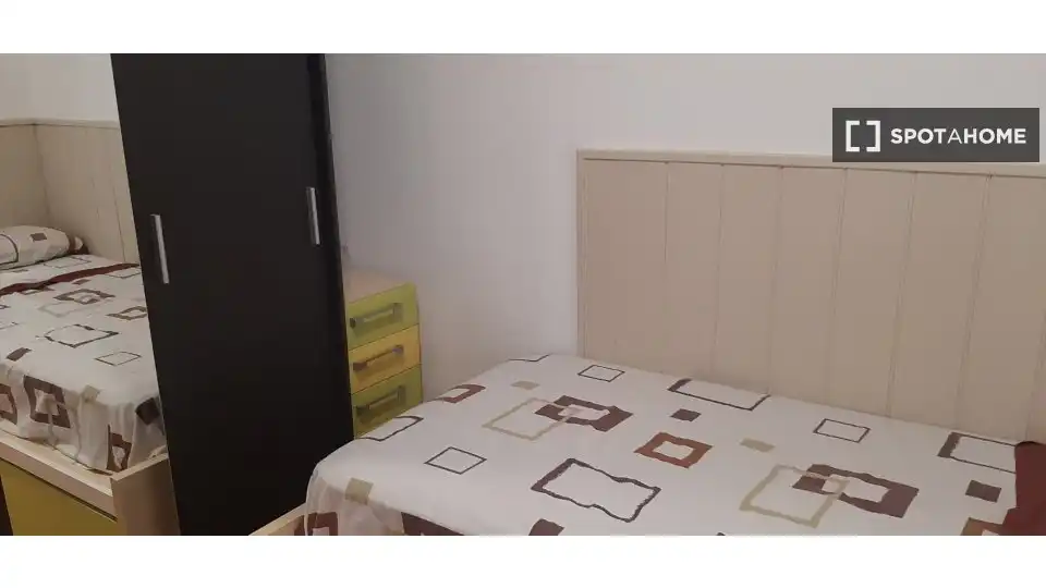 Habitación 92 m², Granada